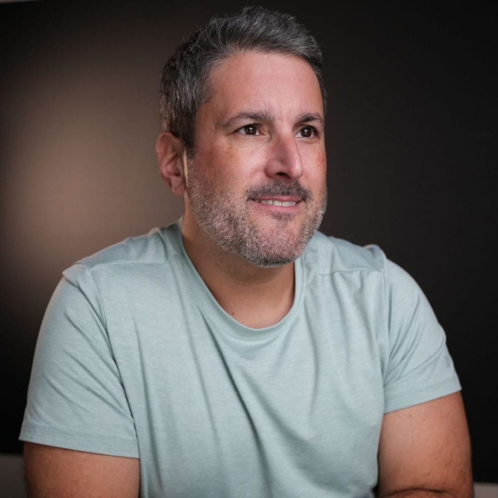 matt medeiros headshot 1